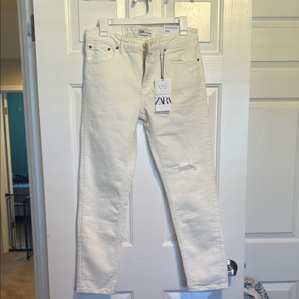 Zara Women’s 4 Off White Mid Rise Boyfriend Jeans Slim Fit Distressed NEW